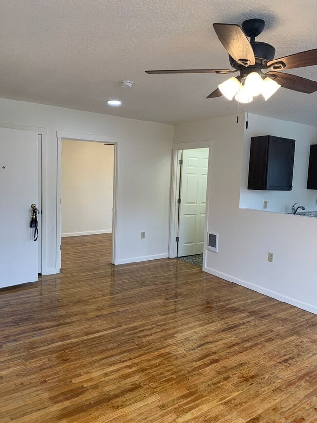 Building Photo - 1 Bedroom Sellwood