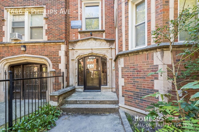 Building Photo - Must-see 3 Bedroom Multi-Family - Ready fo...