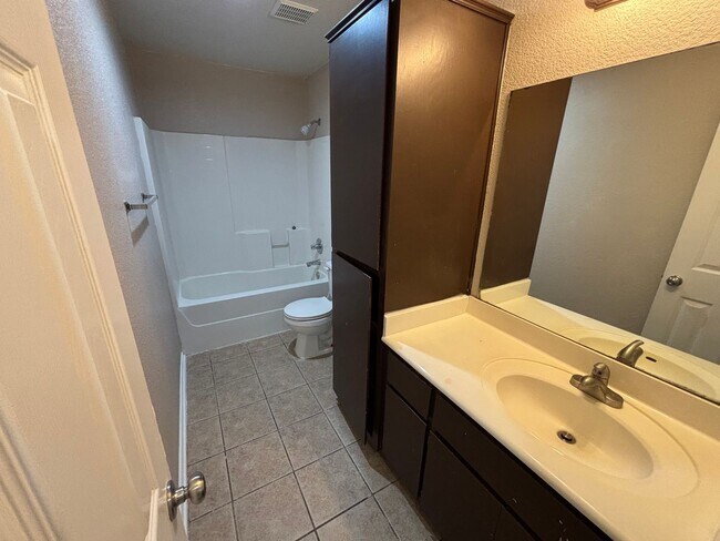 Building Photo - 206 Dale Earnhardt Dr
