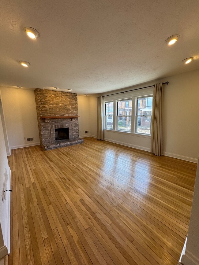 Building Photo - 301 Kambach St