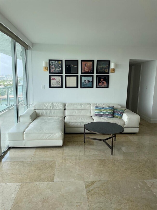 Building Photo - 5900 Collins Ave