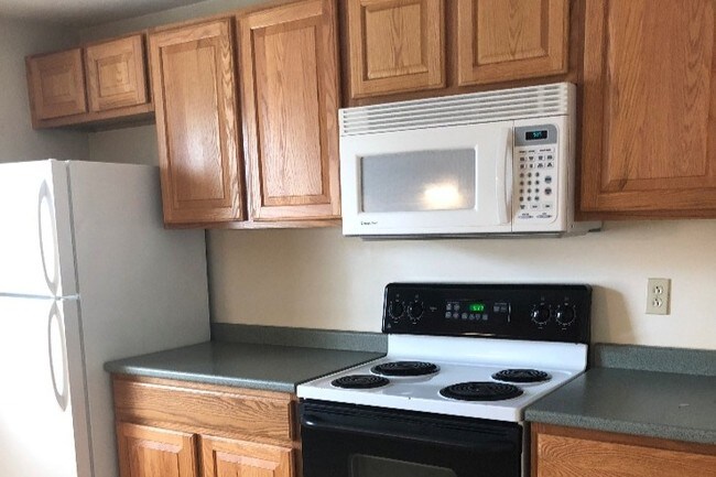 Kitchen - 325 Main St S