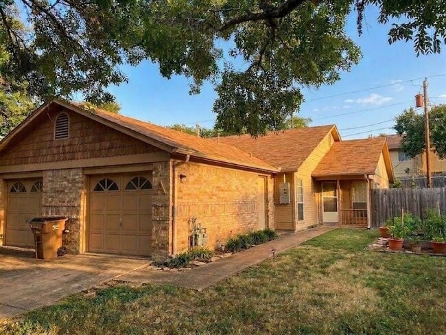 Building Photo - Nice 2 bedroom, 2 bath Duplex in Dorsett Oaks