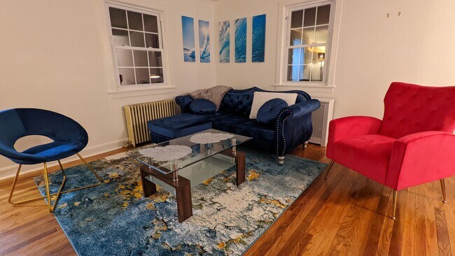 Foto del edificio - 3 Bedroom Home- Great Location in Darien