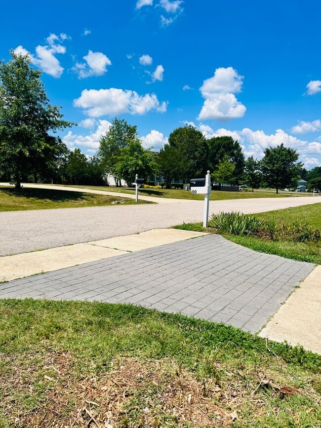 Foto del edificio - 100 Williamston Ridge Dr