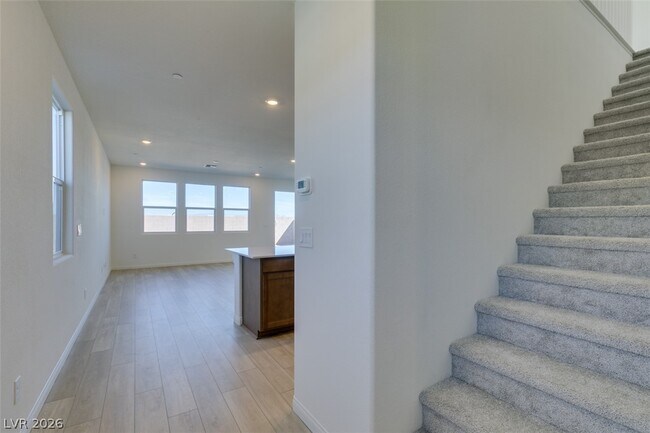 Foto del edificio - 650 Moonlit Lk Ln
