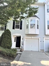 Building Photo - 210 William Livingston Ct