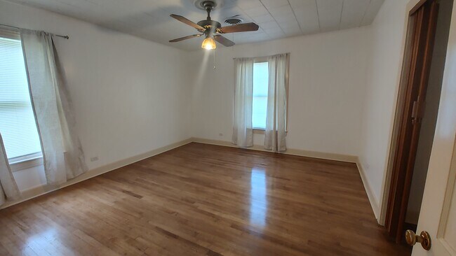 Bedroom - 1002 N Church St