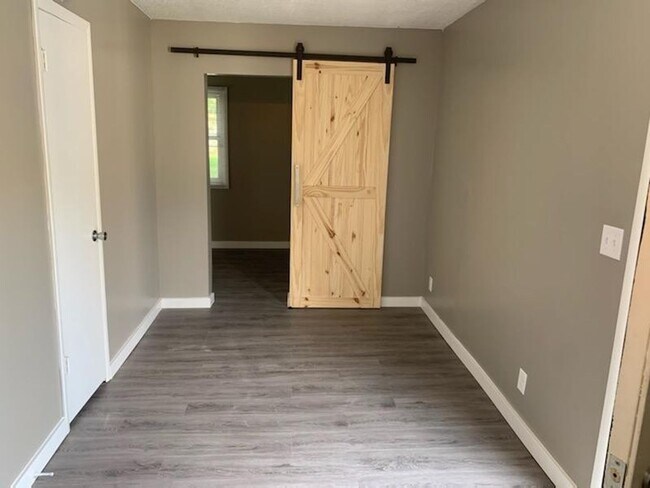 Building Photo - 1 bedroom house