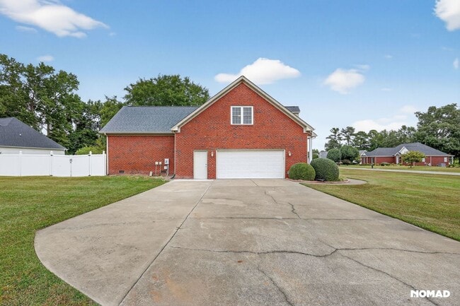 Building Photo - 401 Adler Ln