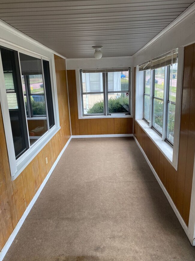 Foto del edificio - Spacious 5 - Bedroom Home for Lease in Akron