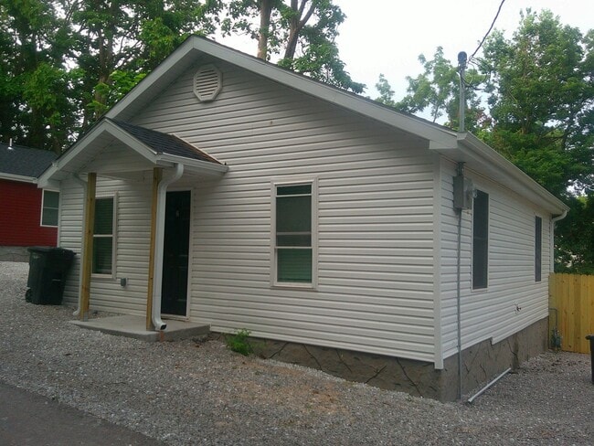 Building Photo - Beautifully Remodeled 2 Bed 1 Bath House