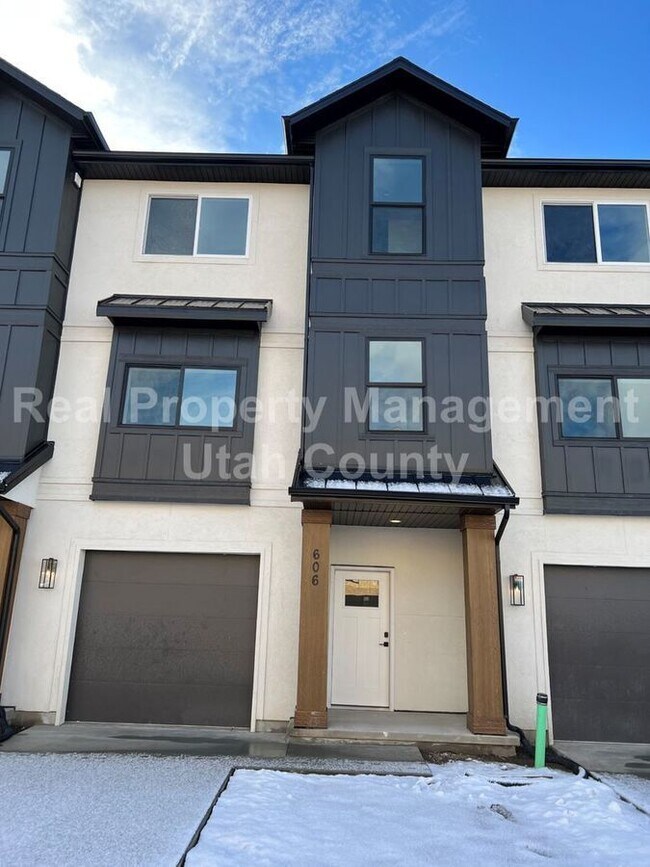 Building Photo - 606 E 340 S