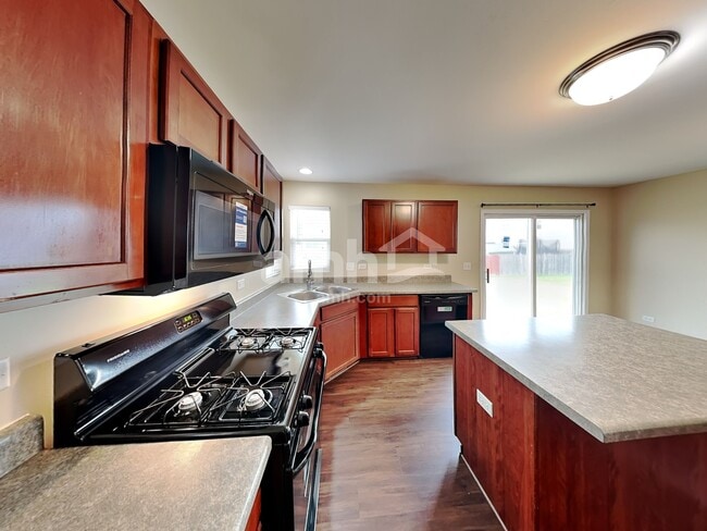 Building Photo - 1303 Roth Dr