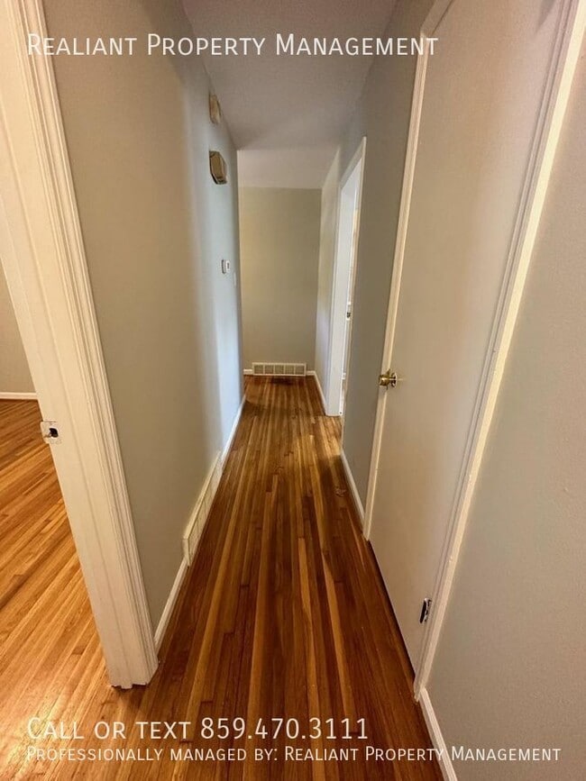 Building Photo - 124 Tartan Dr