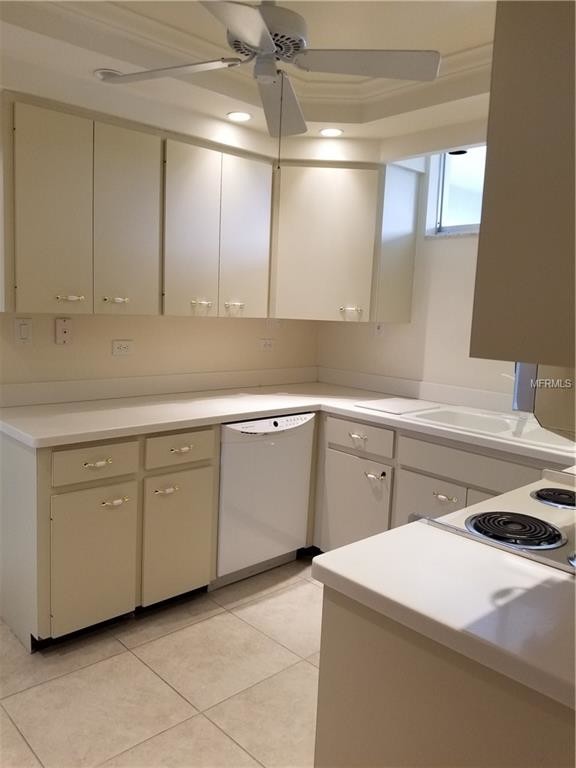 Foto del edificio - 100 Sands Point Rd