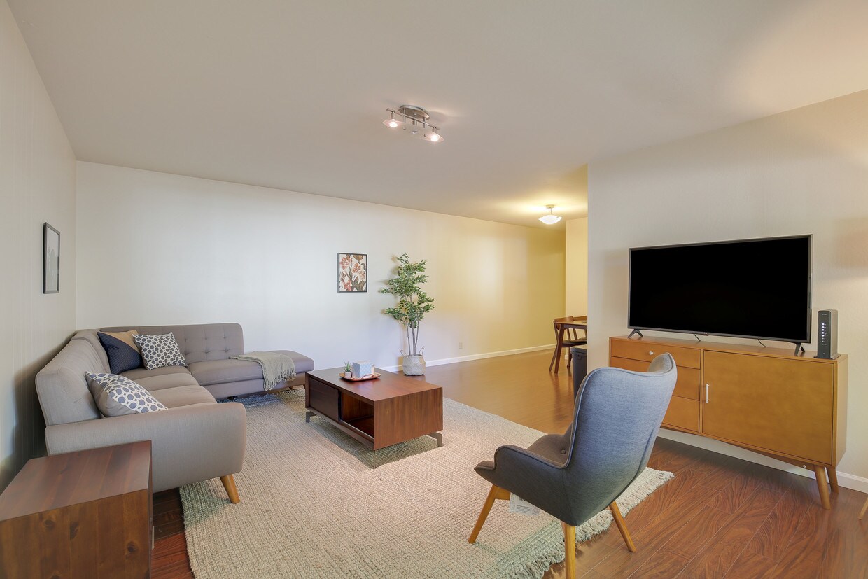 Foto principal - 360 W Olive Ave