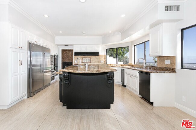 Building Photo - 7962 Oceanus Dr