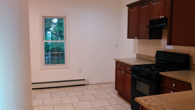 Building Photo - 2 br, 1 bath  - 172 Jasper St Apt 3