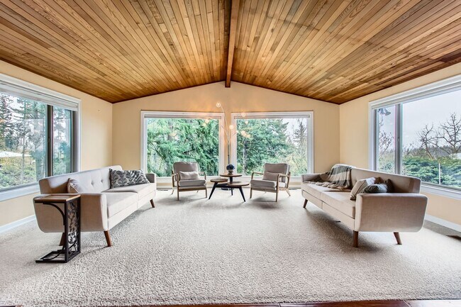 Building Photo - Single Family Home in West Linn with a Won...