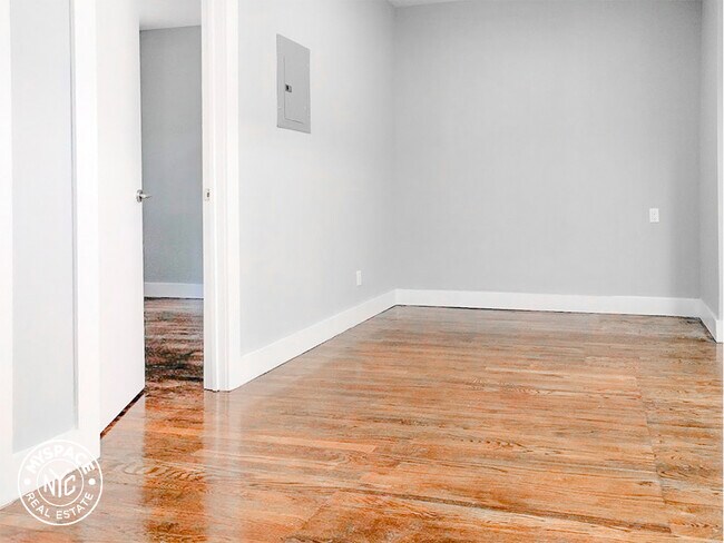 Foto del edificio - 398 E 18th St