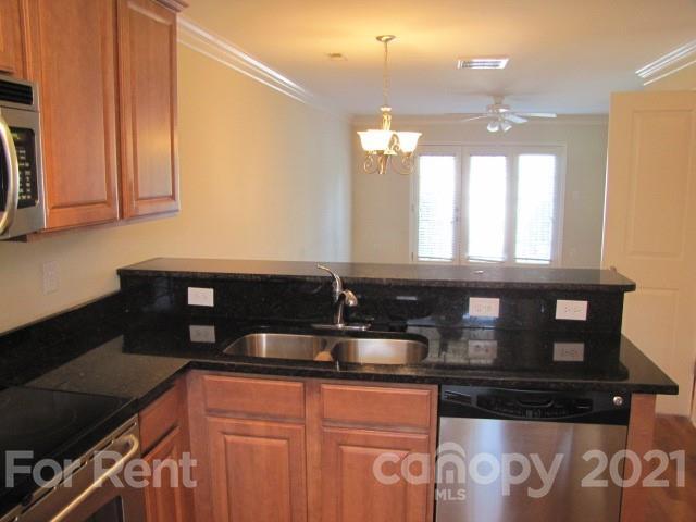 Building Photo - 1336 Green Oaks Ln