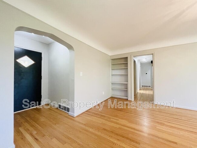Foto del edificio - 5237 SW Burton Dr