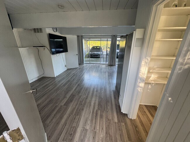 Foto del edificio - 160 College Ave