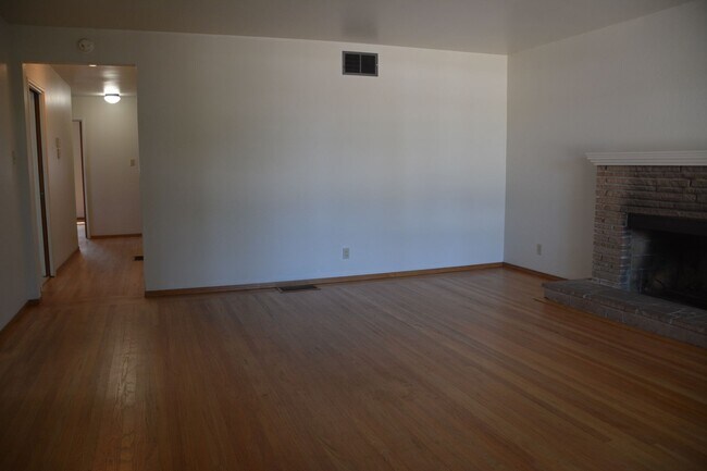 Foto del edificio - Spacious newly updated Pittsburg 3/1.5 home