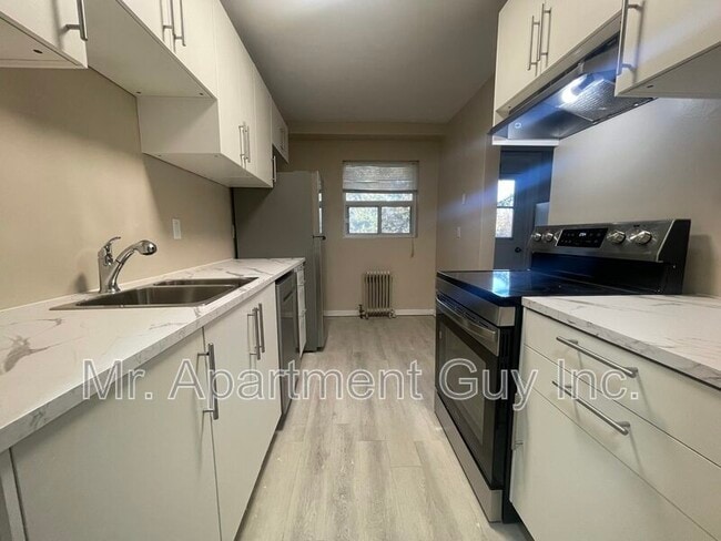 Building Photo - 431 Martha St