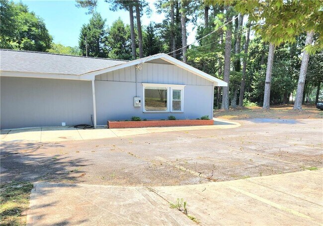 Building Photo - 2320 GA-20