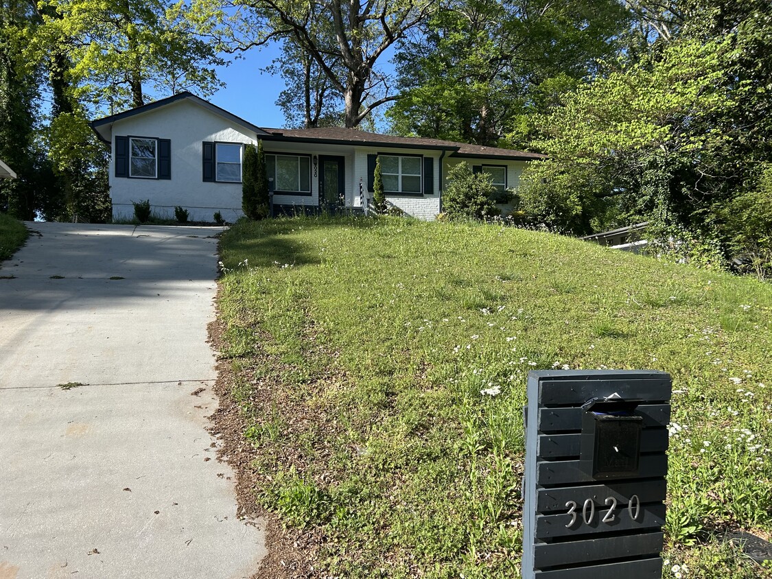 Foto principal - 3020 Pasadena Dr