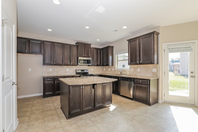 Building Photo - 110 Trevers Lake Dr