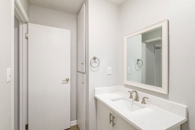 Foto del edificio - 639 Riverview Dr