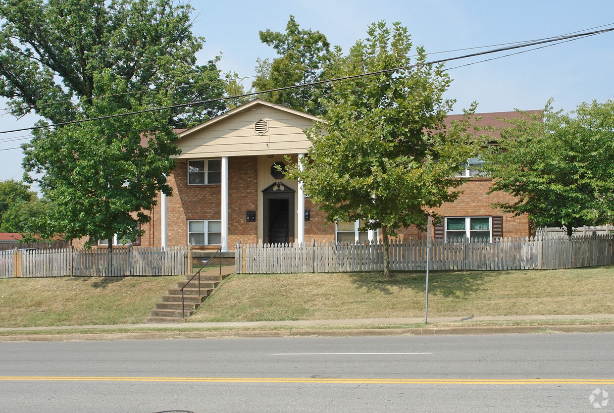Building Photo - 300 S 10th St