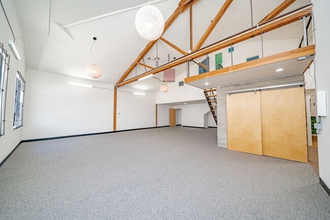 Building Photo - 1617 32nd St