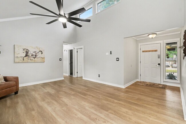 Building Photo - 210 Fireside Way