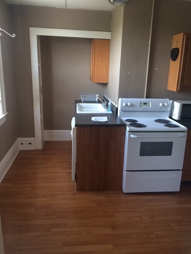 Building Photo - 316 Cobun Ave