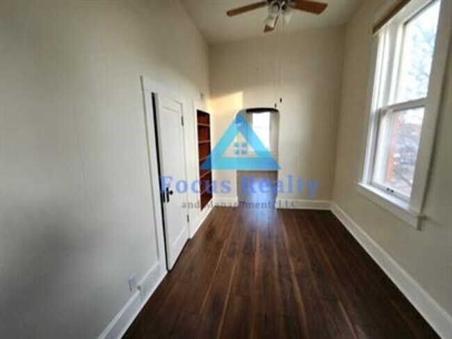 Foto del edificio - 426 E Wheeling St