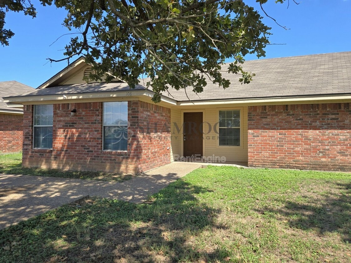 Primary Photo - 108 Crescent St