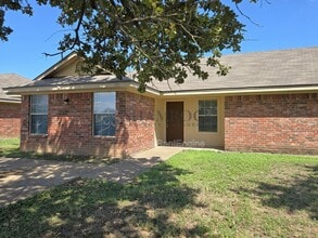 Building Photo - 108 Crescent St