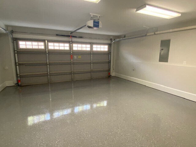 Building Photo - 2 Bedroom 3.5 Bath