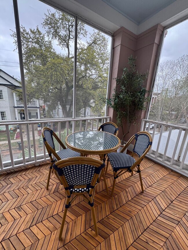 Foto del edificio - 1662-1662 Dufossat St