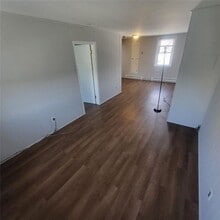 Building Photo - 62 Kilvert St