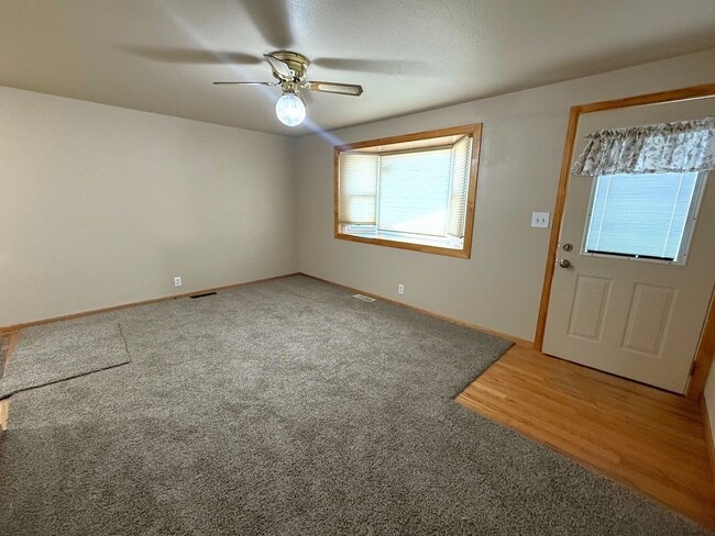 Building Photo - Newly Remodeled 3 bedroom One Level