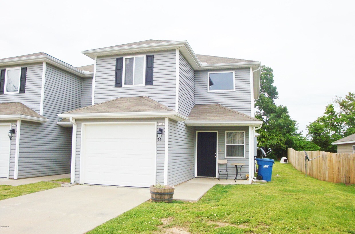 Foto principal - 3231 S Kenser Ct