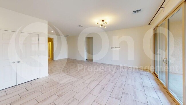 Foto del edificio - 6944 W Golden Ln