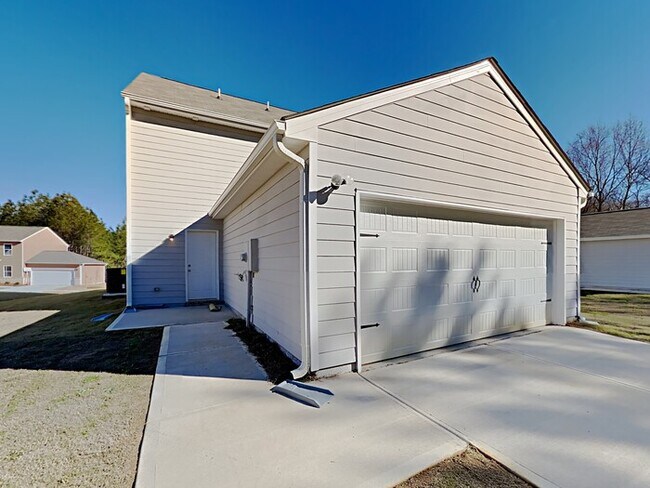 Building Photo - Beautiful 4 Bedroom home located in Porter...