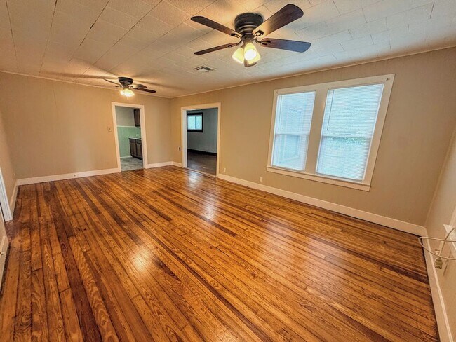 Foto del edificio - Spacious 4BR Downtown Lake Charles Home - Full of Character