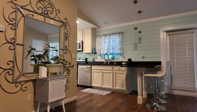 Building Photo - 4180 Pompano Rd